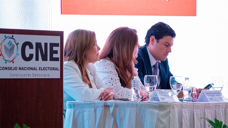 Cámaras de comercio cuestionan presiones del oficialismo al CNE