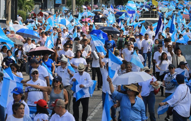Caminata de Iglesias en Honduras incentiva el debate político y resalta tensiones con el oficialismo