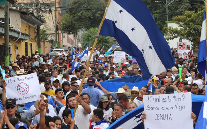 Iglesias y Gobierno en confrontación: cómo la religión está transformando el poder político en Honduras