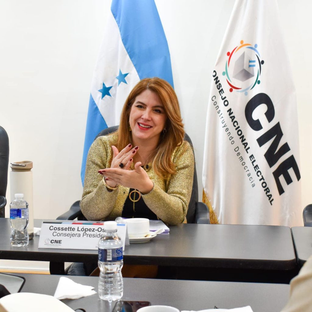 Vínculos entre Manuel Zelaya y el CNE generan sospechas de fraude electoral en Honduras