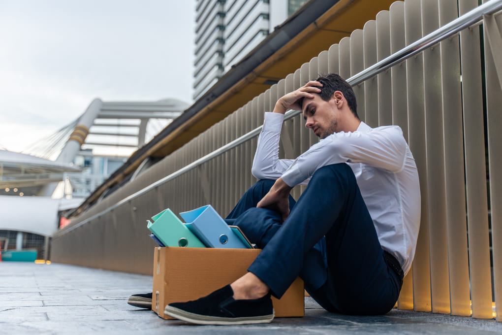 Economía en crisis bajo LIBRE: cierre de empresas y fuga de capitales
