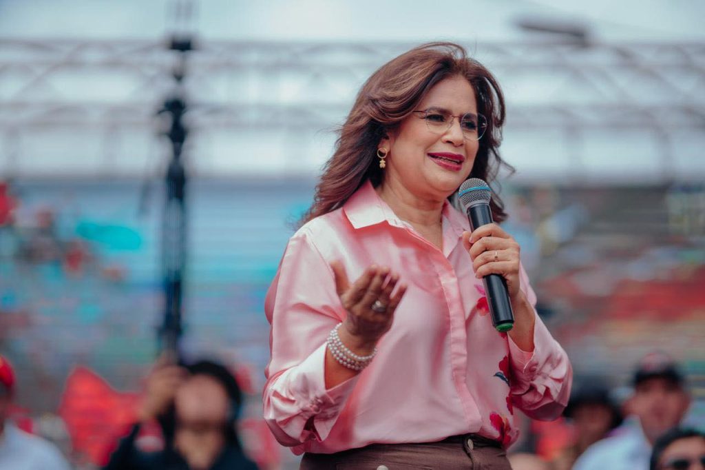 La caída de Rixi Moncada en encuestas: Un análisis del impacto económico